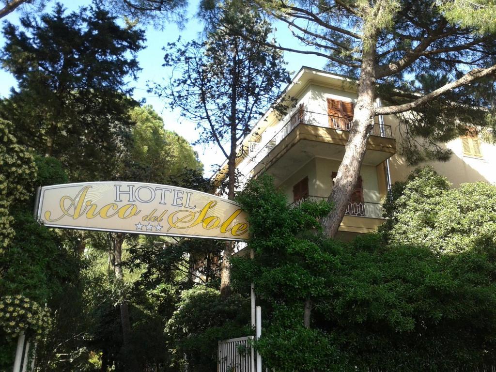 Hotel Arco Del Sole Lavagna Exteriör bild